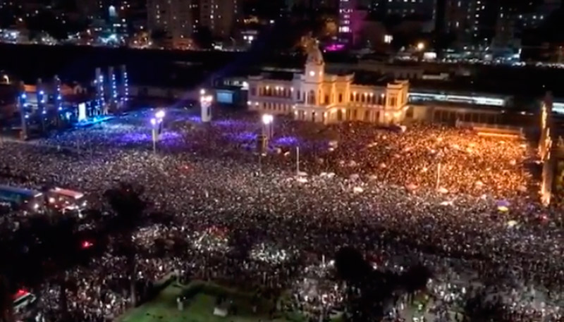 Multidão lotou praça de Belo Horizonte (Foto: Reprodução / Instagram)