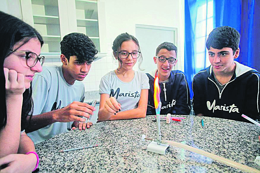 O Marista utiliza a estratégia maker, em que o estudante constrói conhecimento em parceria com os colegas (Foto: Divulgação/ Colégio Marista)