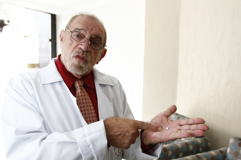 O médico João Chequer disse que o consumo de bebida alcoólica pode ser nocivo até quando não há dependência (Foto: Antonio Moreira/ Arquivo AT/ 18/11/2016)