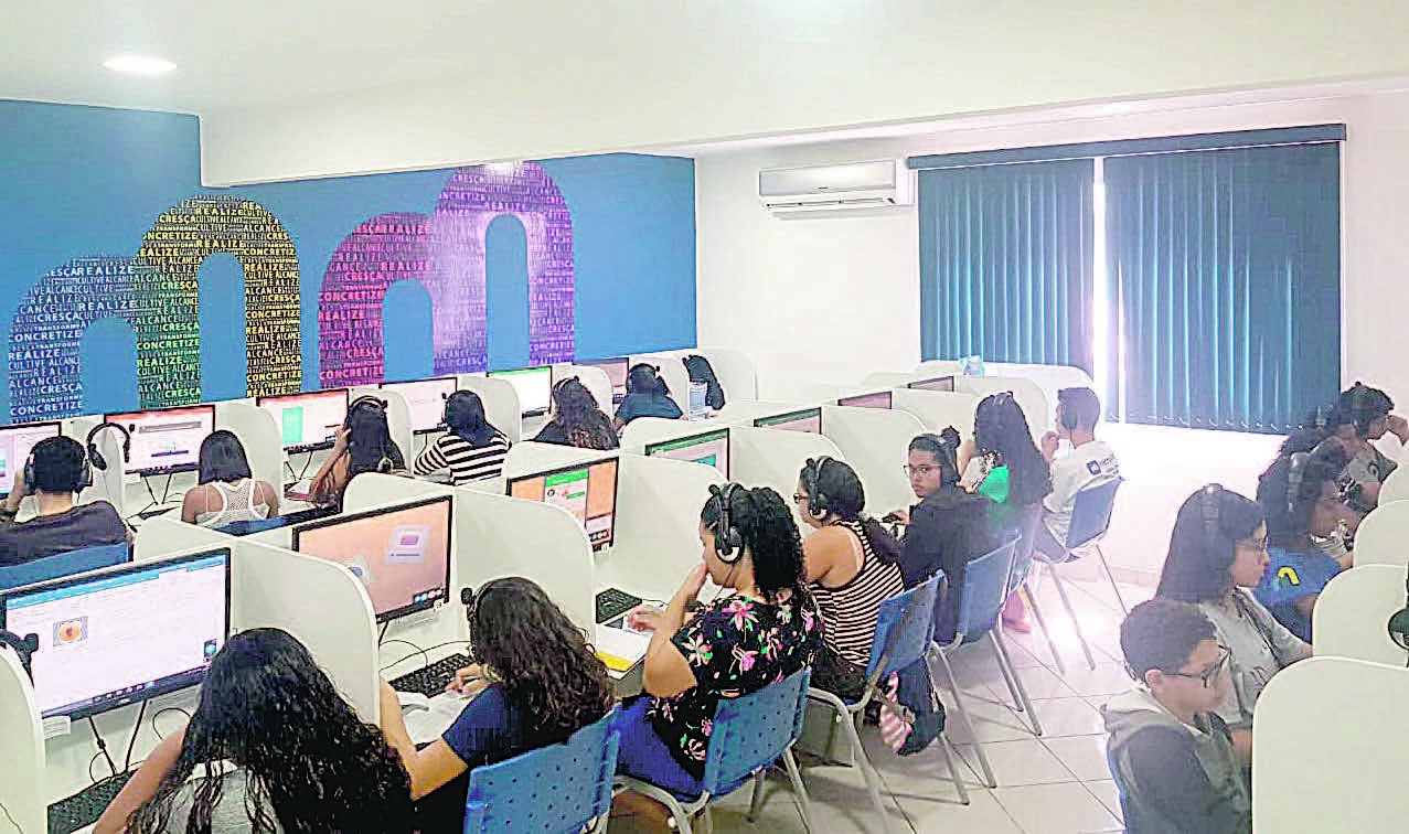 ENSINO DE QUALIDA DE na Microlins:ao todo, há mais de 100 opções de ursosprofissionalizantes em todo o País. Rede já formou mais de quatro milhões de alunos e possui cerca de 10 mil colaboradores (Foto: DIVULGAÇÃO/MICROLINS)