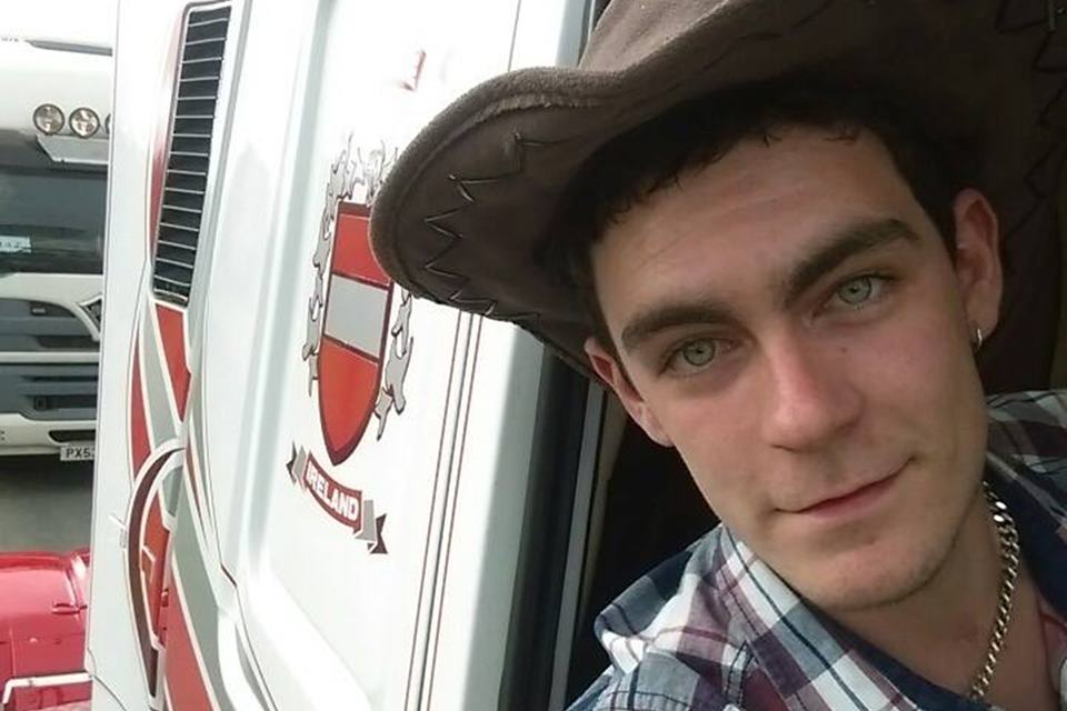 Mo Robinson é um irlandês de 25 anos e foi detido por suspeita de assassinato. (Foto: Reprodução/Facebook)