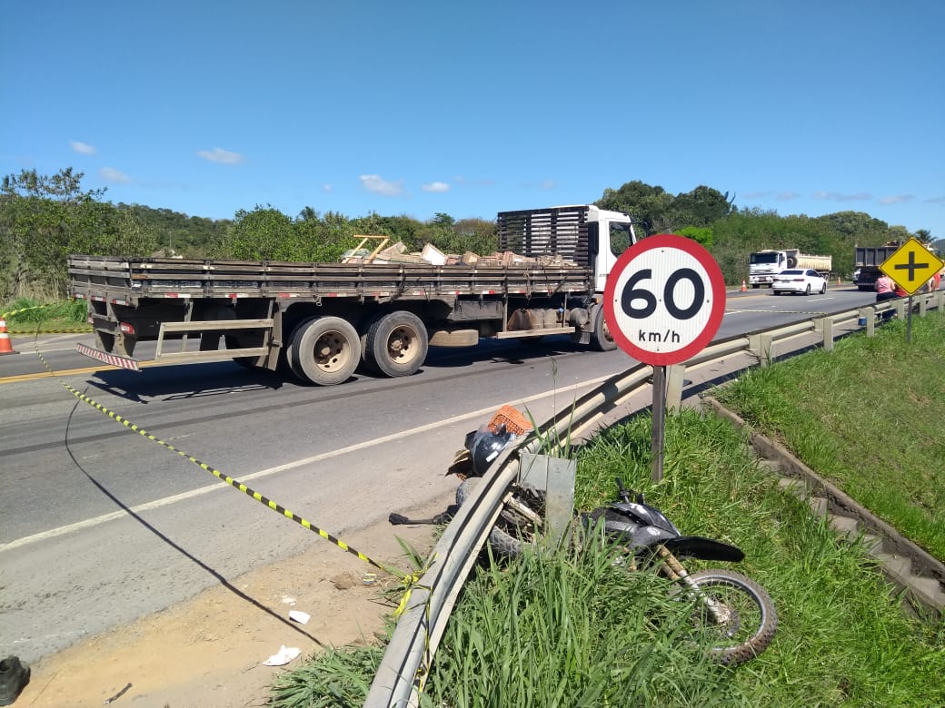 Motociclista morreu na hora (Foto: Thiago Coutinho/ AT/ 18/10/19)
