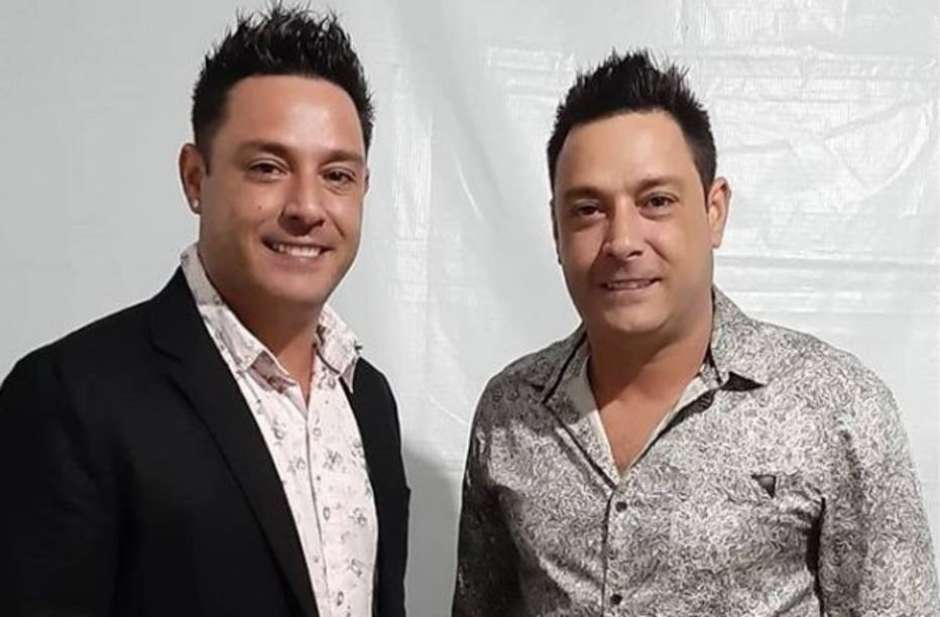 Os gêmeos Vavá e Márcio, responsáveis pelo grupo de pagode Karametade. (Foto: Reprodução/Instagram/@vavaemarciooficial)