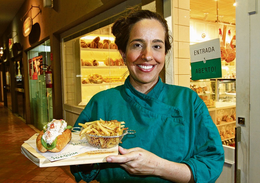 A chef Patrícia Santos Neves do Bistrô Joaquim, localizado no Shopping Day by Day, na Praia do Canto (Foto: Dayana Souza/AT)