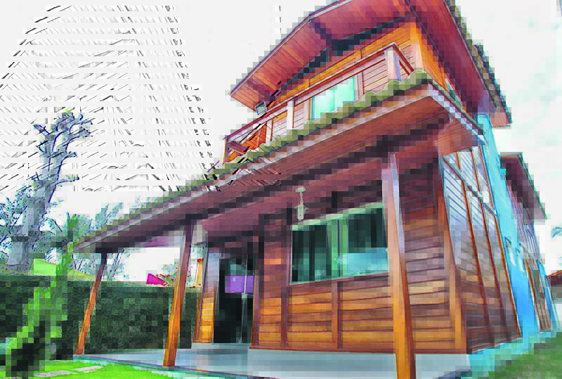 Casa de madeira de lei: modelo duplex, com o orçamento a partir de R$ 1.500 o metro quadrado (Foto: Divulgação)