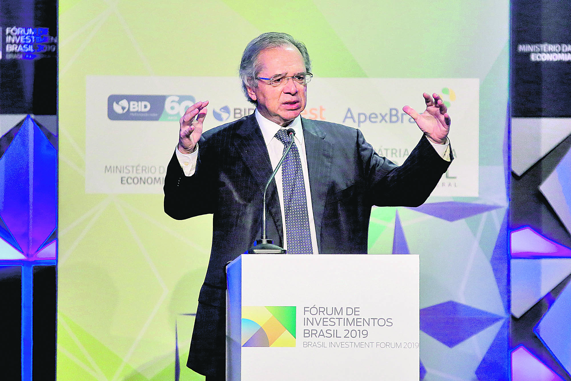 Paulo Guedes, ministro da Economia, comanda os projetos que podem mudar as contratações de servidores (Foto: SUAMY BEYDOUN/AGIF/Agência Estado)