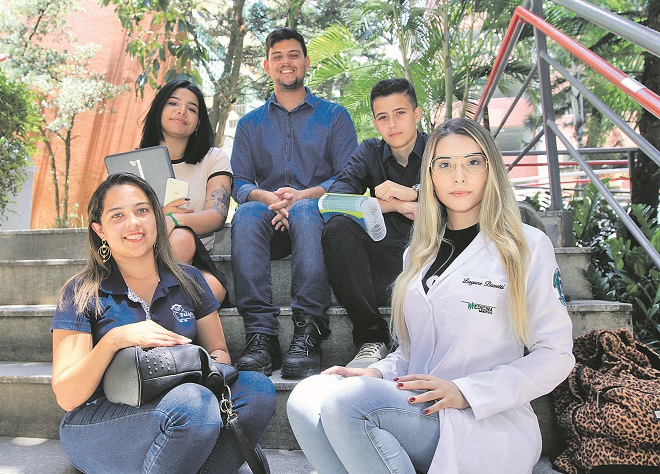 Da esquerda para a direita, de baixo para cima: 1- Pedagogia; 2-Engenharia da Computação; 3- Administração; 4- Direito; 5- Medicina (Leia abaixo) (Foto: Dayana Souza/AT)
