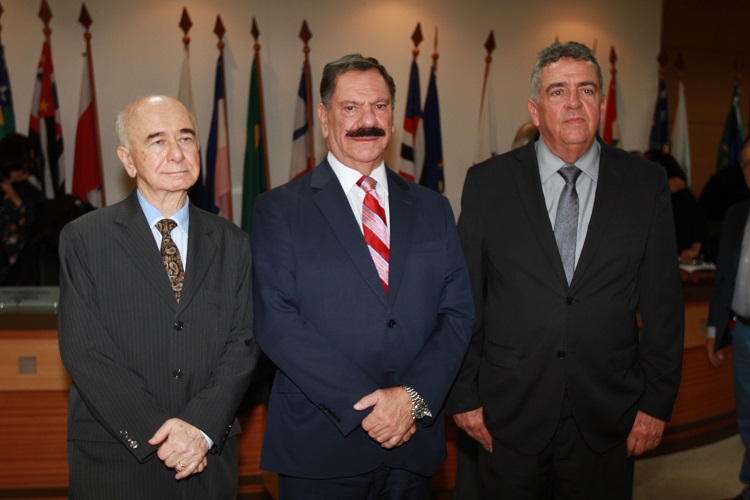 Desembargador Ney Batista Coutinho, eleito Vice-presidente do TJES; desembargador Ronaldo Gonçalves de Sousa, eleito presidente, e o desembargador José Paulo Calmon Nogueira da Gama, eleito novo corregedor (Foto: Antônio Moreira/AT)