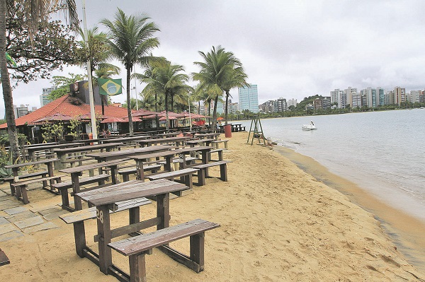 Após a reforma, os quiosques da Curva da Jurema terão estilo moderno, seguindo o modelo de beach clubes (Foto: Dayana Souza/AT)