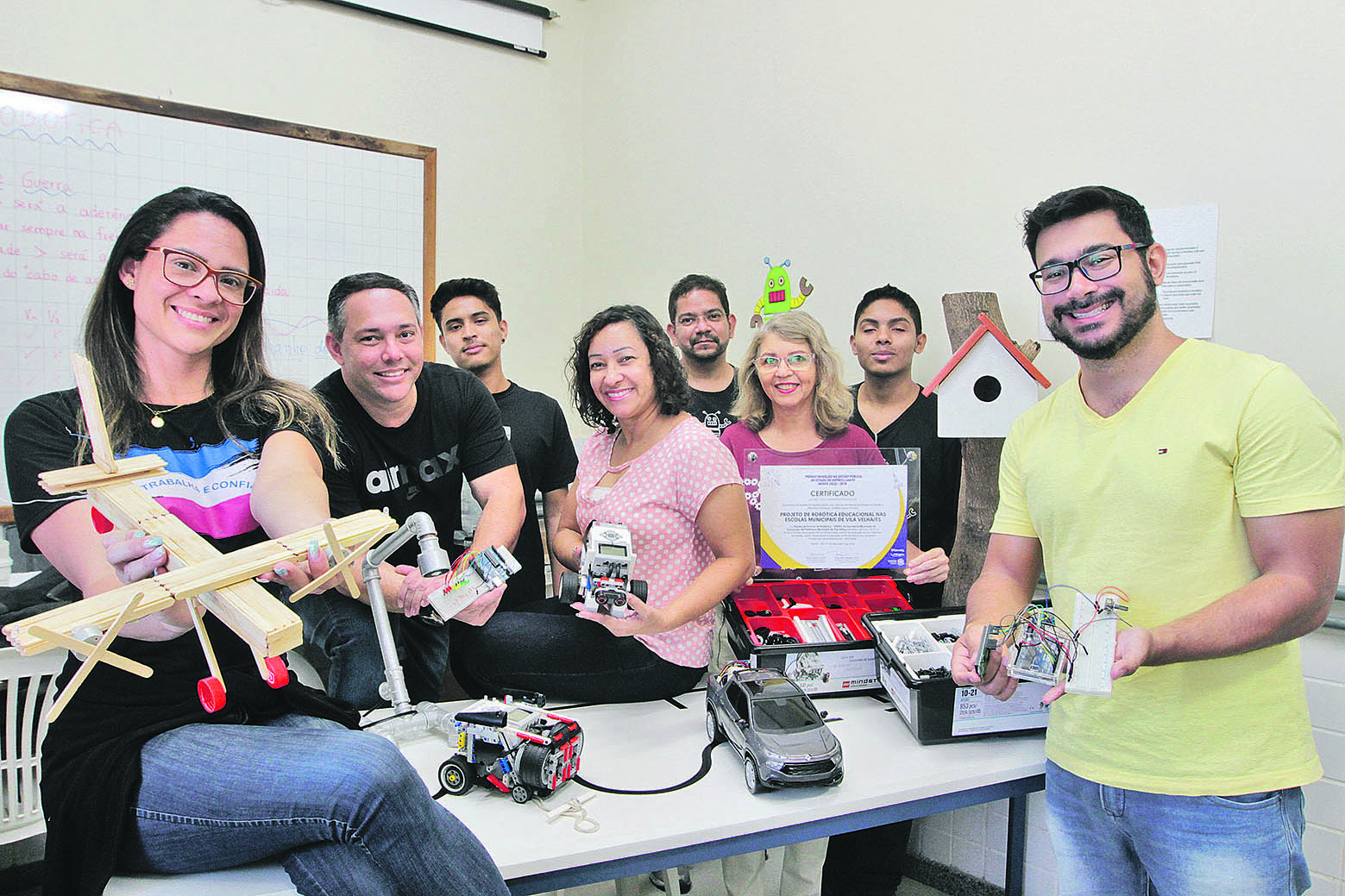 Equipe de professores do Programa de Robótica da escola Paulo Mares Guia, de Cobilândia. Projetos ajudam na preservação ambiental e facilitam o dia a dia. (Foto: Kadidja Fernandes/AT)