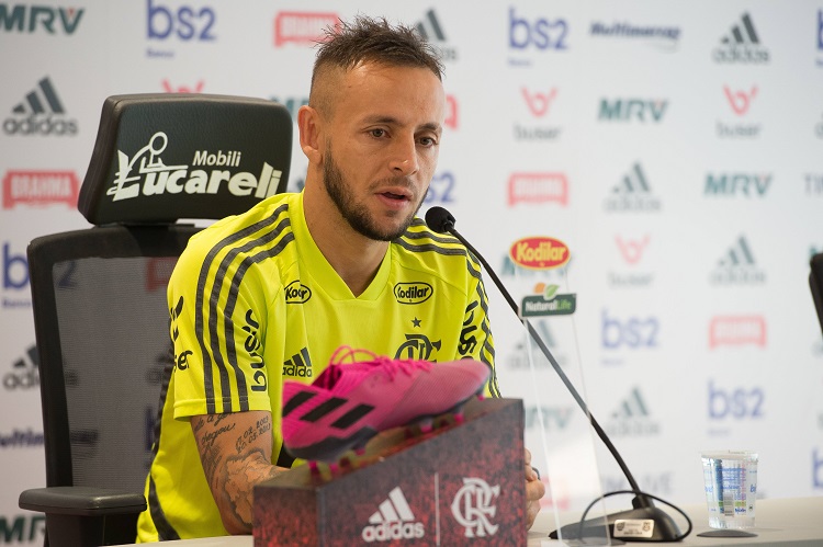 Lateral direito Rafinha (Foto: Alexandre Vidal/CRF)