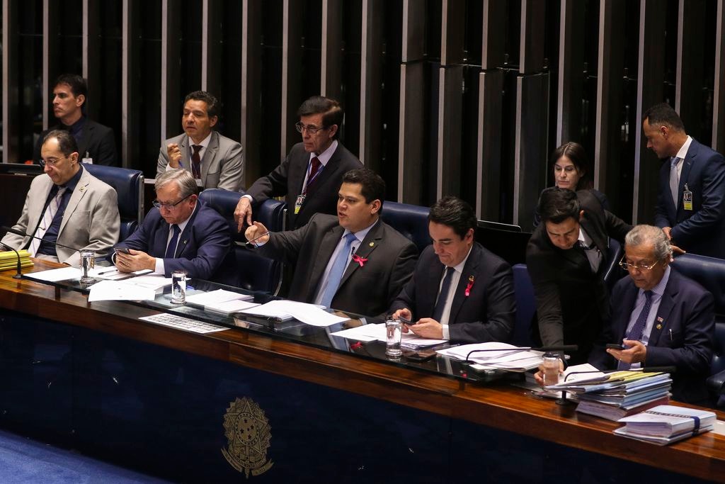 Davi Alcolumbre fala durante o plenário no Senado (Foto: Valter Campanato/Agência Brasil )