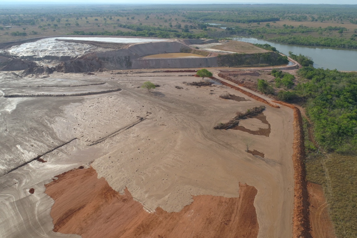 Rompimento da barragem em Mato Grosso (Foto: Divulgação / SEMA-MT)