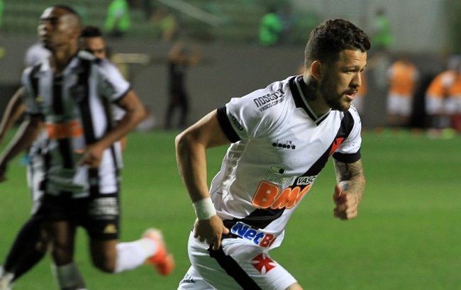 Rossi corre para comemorar seu gol (Foto: Carlos Gregório/Vasco)