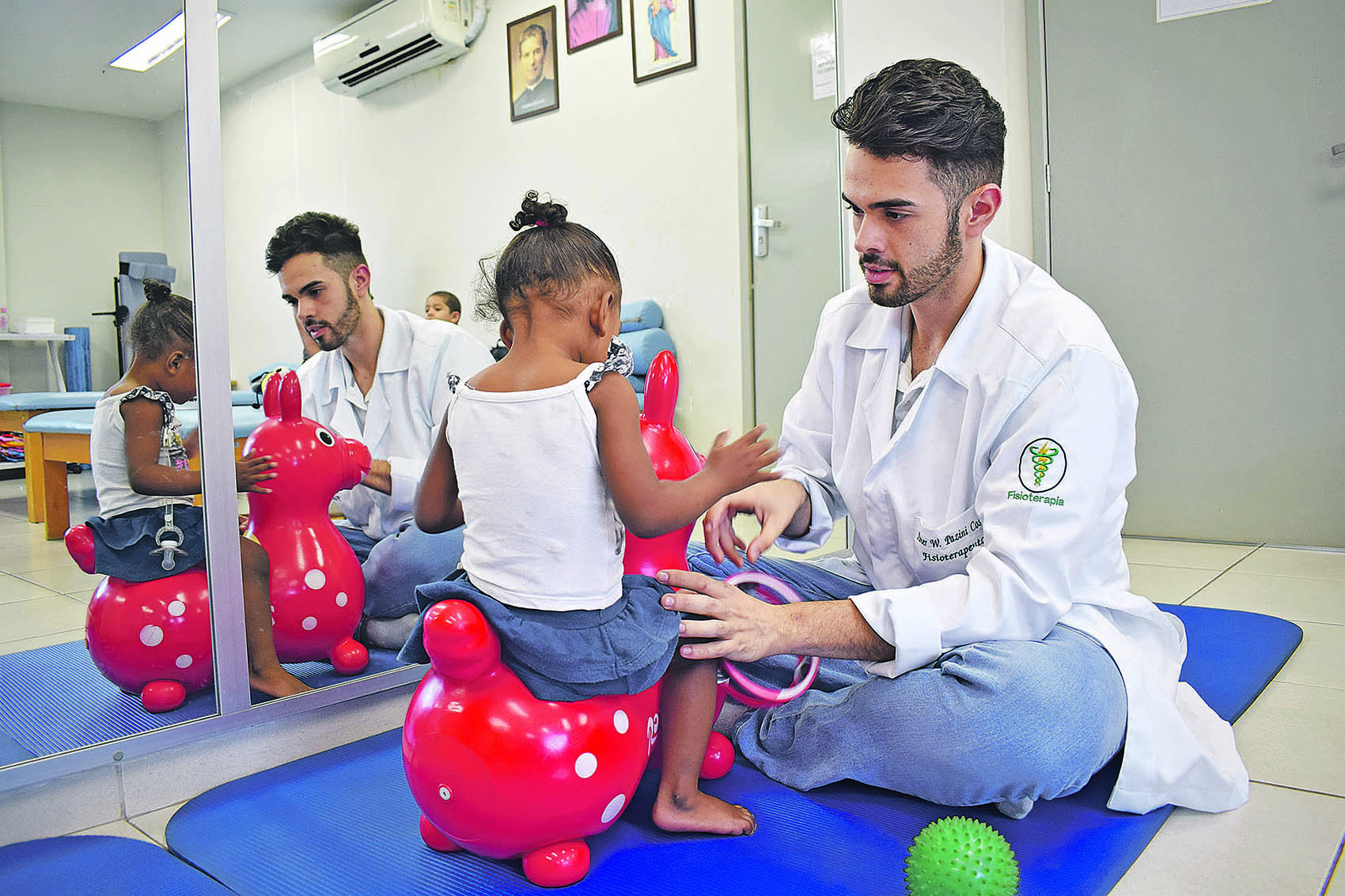 Na Metodologia Ativa, a matriz curricular é organizada em competências, que aliam teoria e prática (Foto: Divulgação/ Faculdade Católica de Vitória)