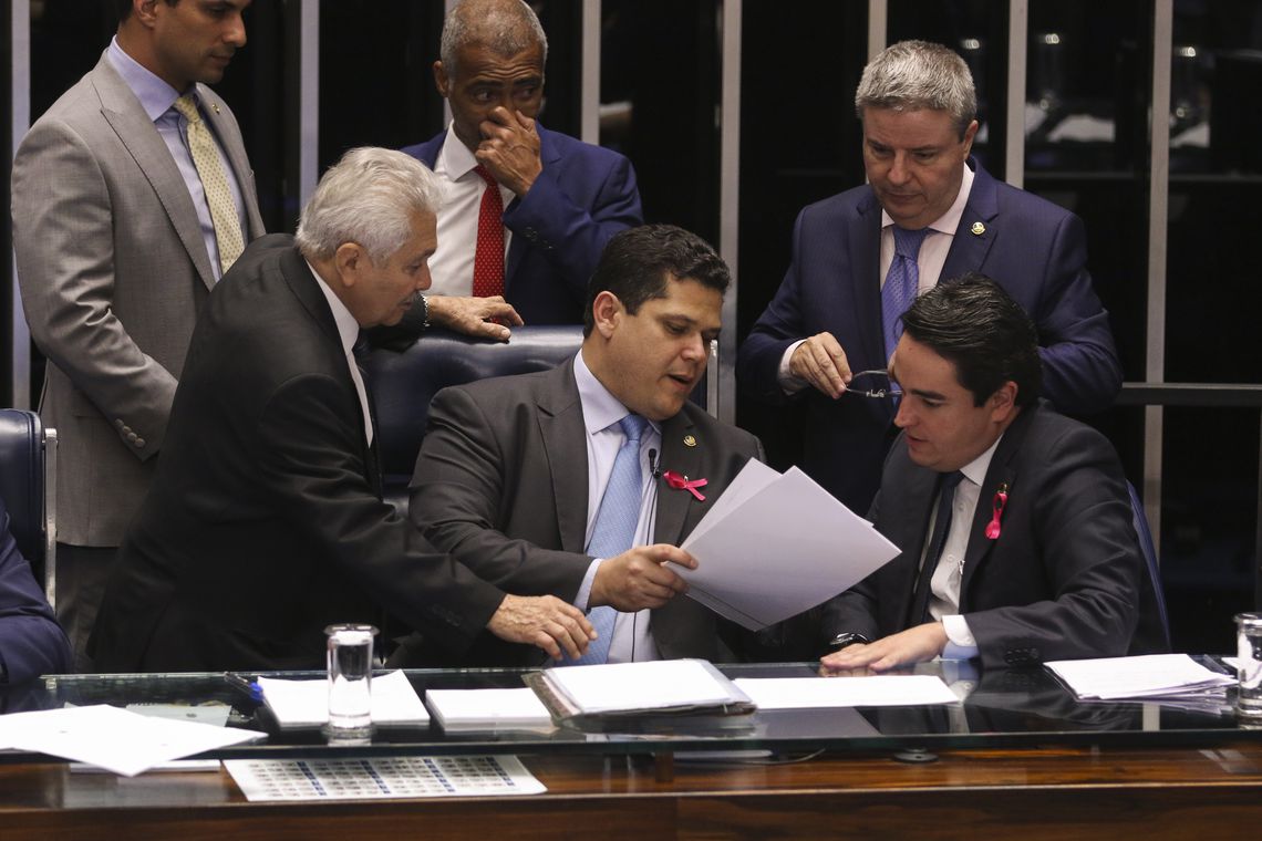 Senadores discutem a reforma da previdência, que ainda precisa passar por um segundo turno de votação (Foto: Valter Campanato/Agência Brasil)