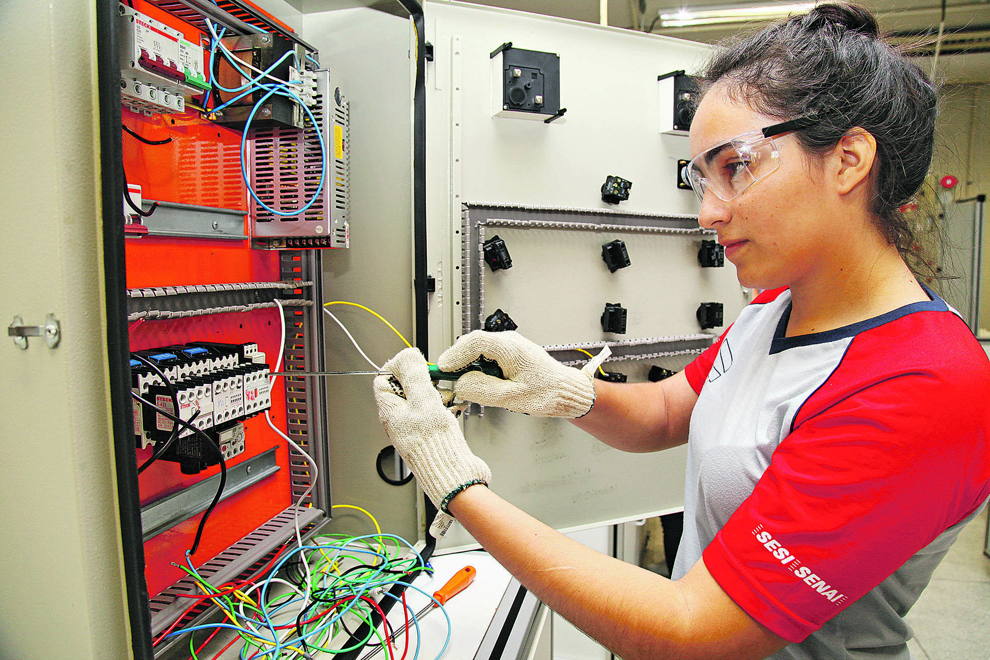 No Senai, os alunos não fazem apenas matérias tradicionais. Eles são apresentados à demandas da indústria (Foto: Divulgação/ Senai)