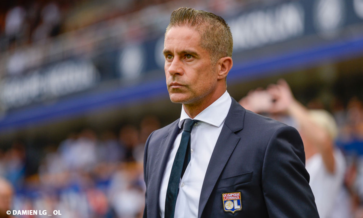 Sylvinho ficou apenas quatro meses no cargo (Foto: Divulgação / Olympique Lyonnais)