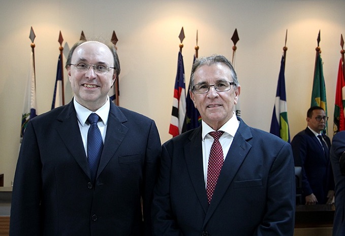 Os desembargadores Samuel Meira Brasil Júnior e Carlos Simões Fonseca (Foto: Divulgação/TRE-ES)
