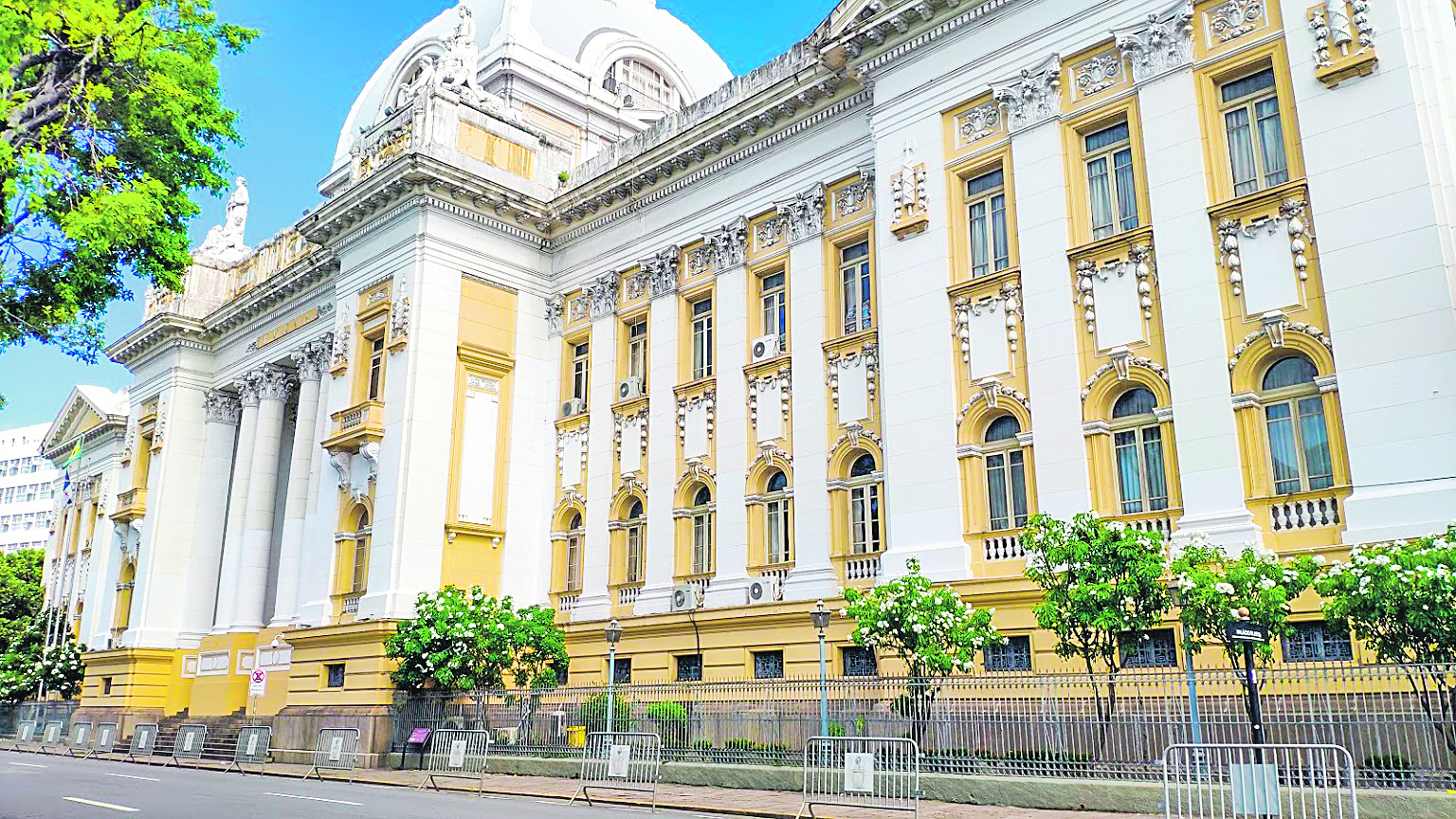 Tribunal de Justiça de Pernambuco tem 130 cargos vagos para função de juiz, com salário inicial de R$ 30.404. (Foto: Divulgação)