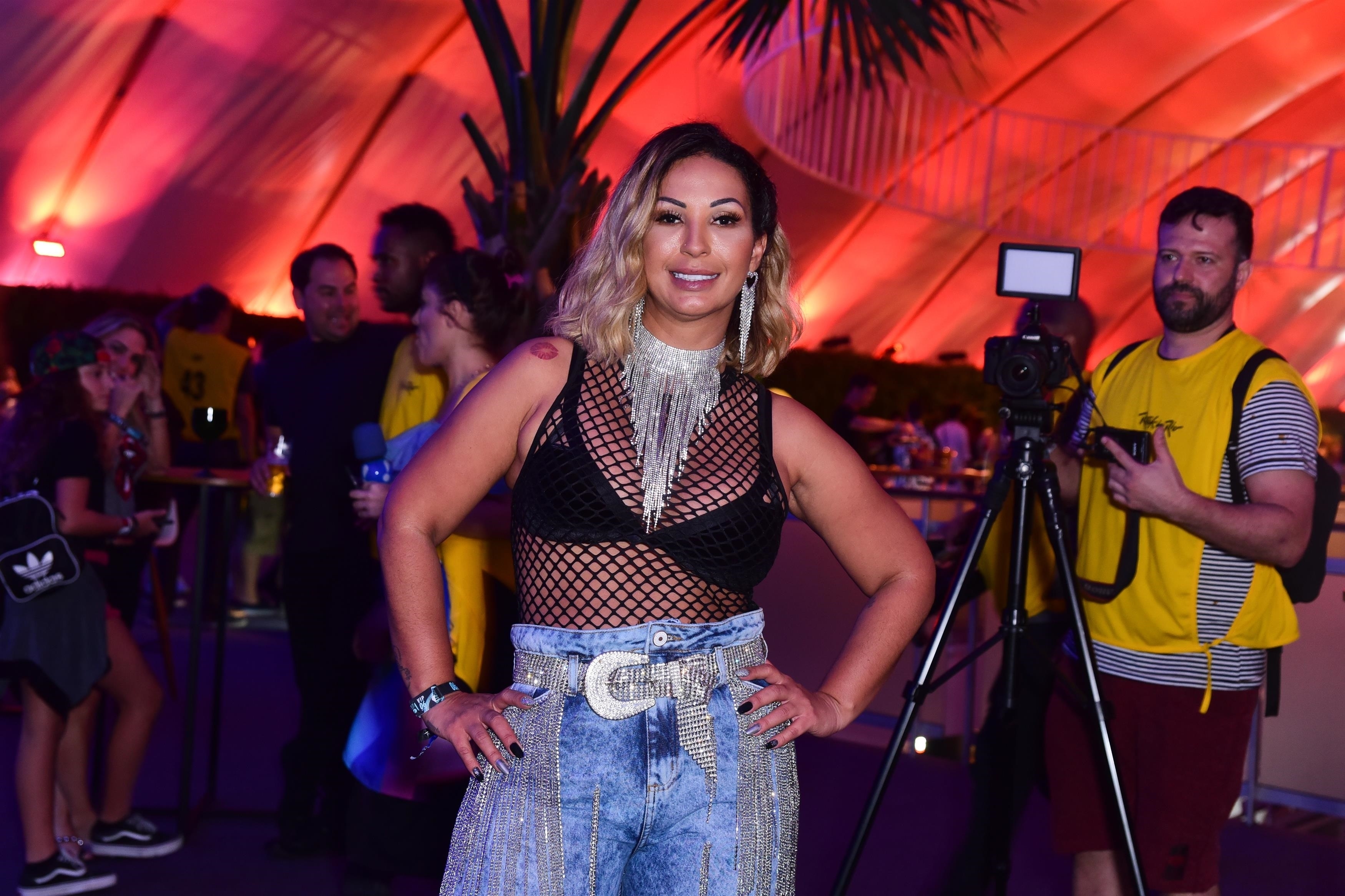 Valesca Popozuda chegou aos 41 anos e comemorou no festival (Foto: Leo Franco/ AgNews)