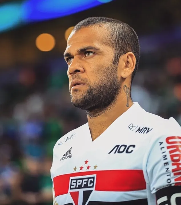Imagem ilustrativa da imagem Daniel Alves tem Mercedes roubada dentro de estacionamento em São Paulo