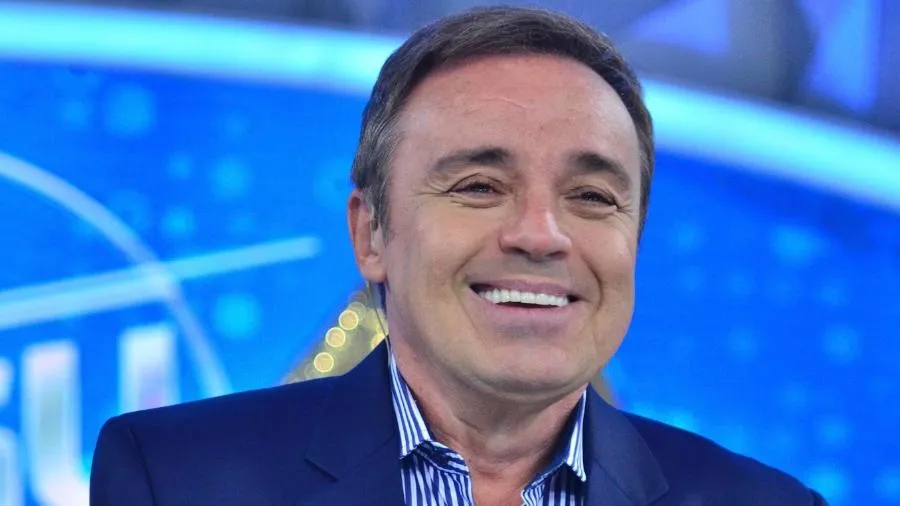 Imagem ilustrativa da imagem Mãe de Gugu se emociona em missa celebrada para apresentador