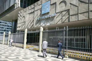 Imagem ilustrativa da imagem Petrobras precisa enfrentar concorrência, diz Delfim