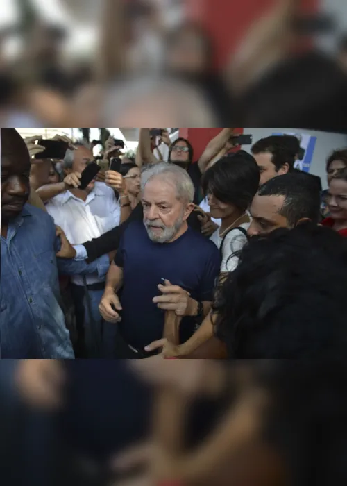Imagem ilustrativa da imagem Juiz adia audiência de Lula, que vai visitar papa