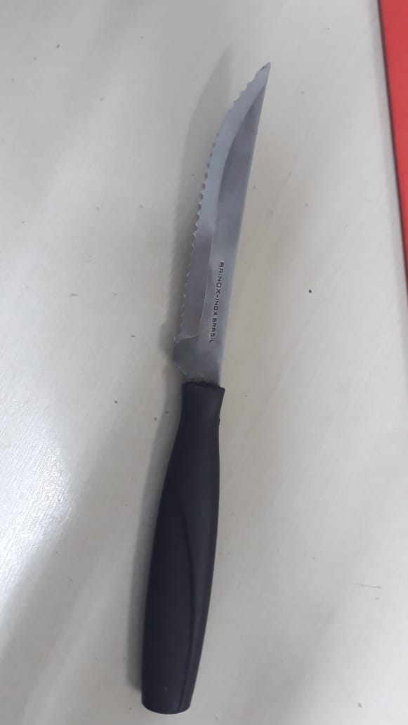 Faca usada pela suspeita durante a ação (Foto: Divulgação)