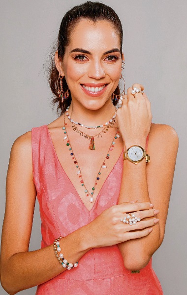Maxicolares, brincos e pulseiras (Foto: Divulgação)