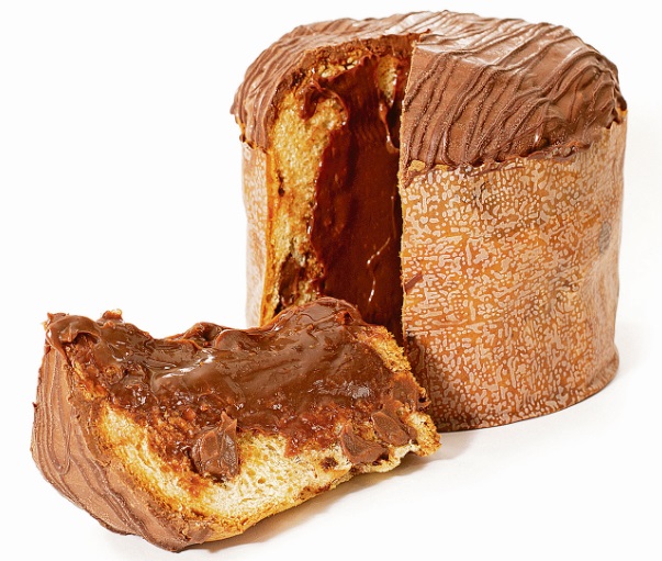 Alpino - O panetone Alpino é feito com gotas de chocolate ao leite,  recheado com chocolate trufado Alpino, da Nestlé, e é coberto com chocolate ao leite e riscas de chocolate meio amargo. (Foto: Divulgação)