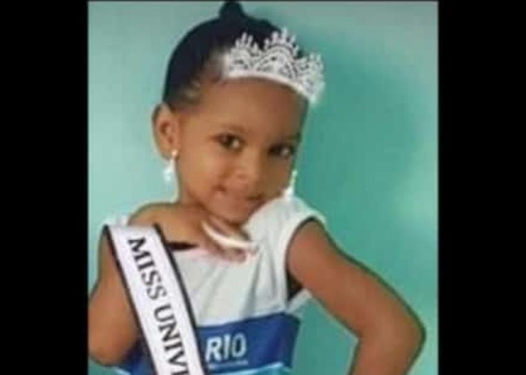 Ketellen Umbelino de Oliveira Gomes, de 5 anos, foi atingida por uma bala perdida. (Foto: Reprodução Facebook)