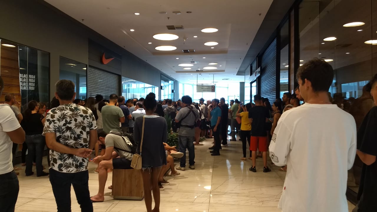 Um shopping de Vila Velha abriu às 7 horas desta sexta (Foto: Caroline Freitas)