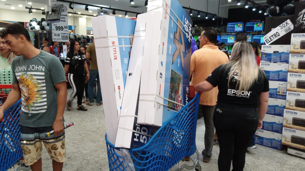 As TVs sempre entram na lista das mais vendidas na Black Friday (Foto: José Lourenço Radavelli)