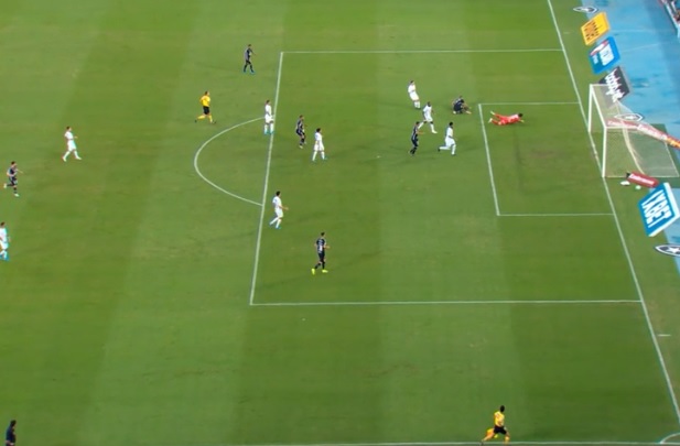 Diego Souza aproveitou falha da defesa do clube paulista e fez o único gol da partida (Foto: Reprodução/ SporTV/ Premiere)