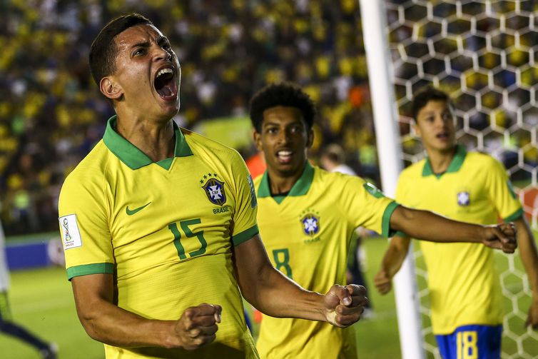 Brasil e França se enfrentam pela semi-final da Copa do Mundo Sub-17 (Foto: Marcelo Camargo/ Agência Brasil)
