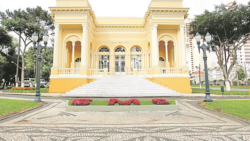 Câmara Municipal de Curitiba: seleção oferece 4 vagas para a função de analista legislativo. Provas serão aplicadas no dia 2 de fevereiro de 2020. (Foto: Divulgação)