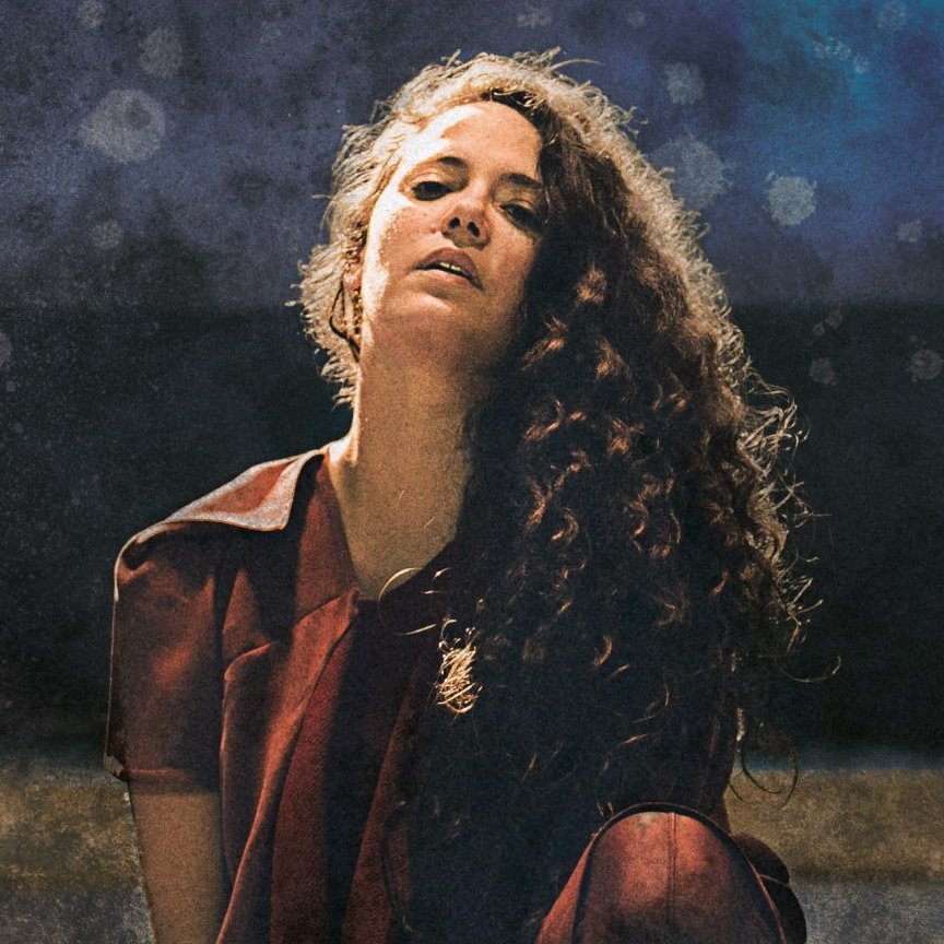 O show da cantora paulista Tiê, que aconteceria nesta segunda-feira (25), no Teatro do Sesi, em Jardim da Penha, foi adiado. (Foto: Reprodução/Facebook)