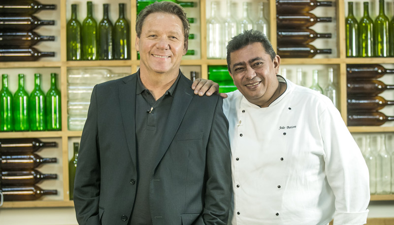 Claude e o escudeiro João Batista (Foto: Victor Pollak / TV Globo)