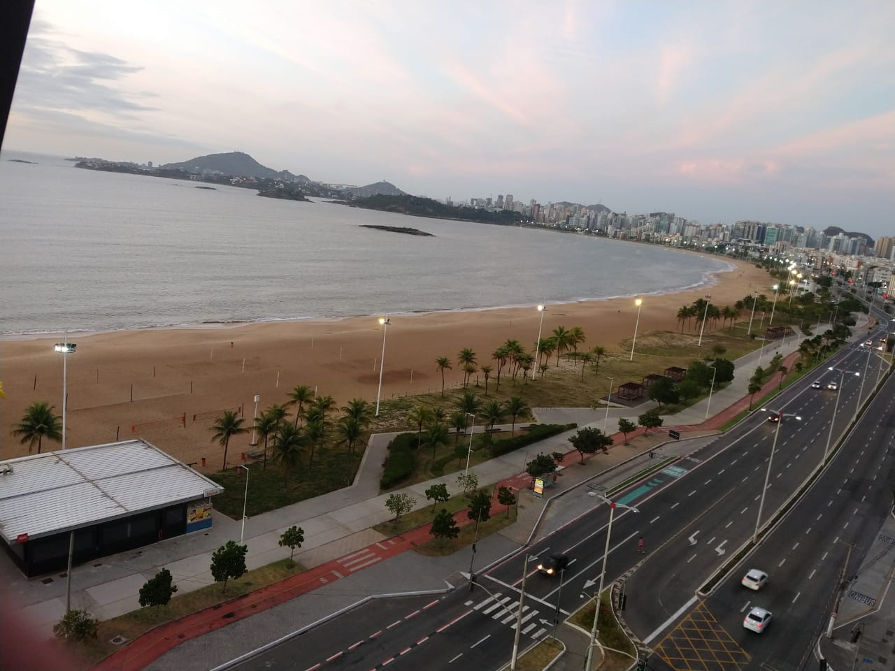 Foto tirada antes das 5 horas mostra que está amanhecendo mais cedo (Foto: Foto do leitor)