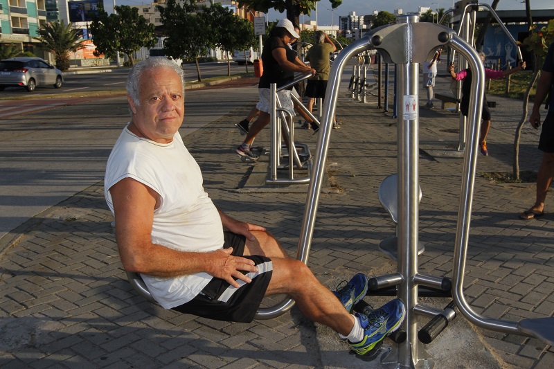 Às 4h30, Francisco Carlos Fernandes, 59, já está de pé (Foto: Leone Iglesias/ AT)
