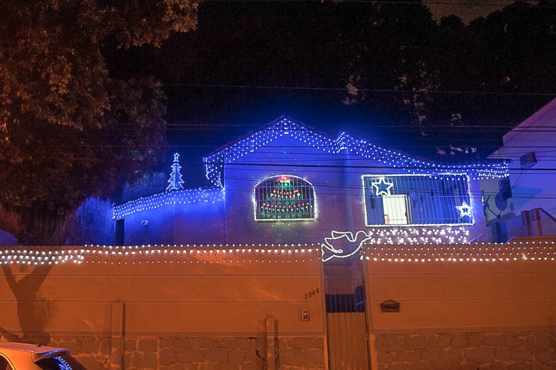 Fachada de casa decorada para o Natal (Foto: Divulgação Secom/PMV)