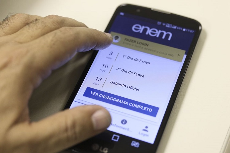 O ministro da Educação, Abraham Weintraub, tem insistido em manter a data do Enem deste ano nos dias 1º e 8 de novembro. (Foto: Marcello Casal Jr./Agência Brasil)