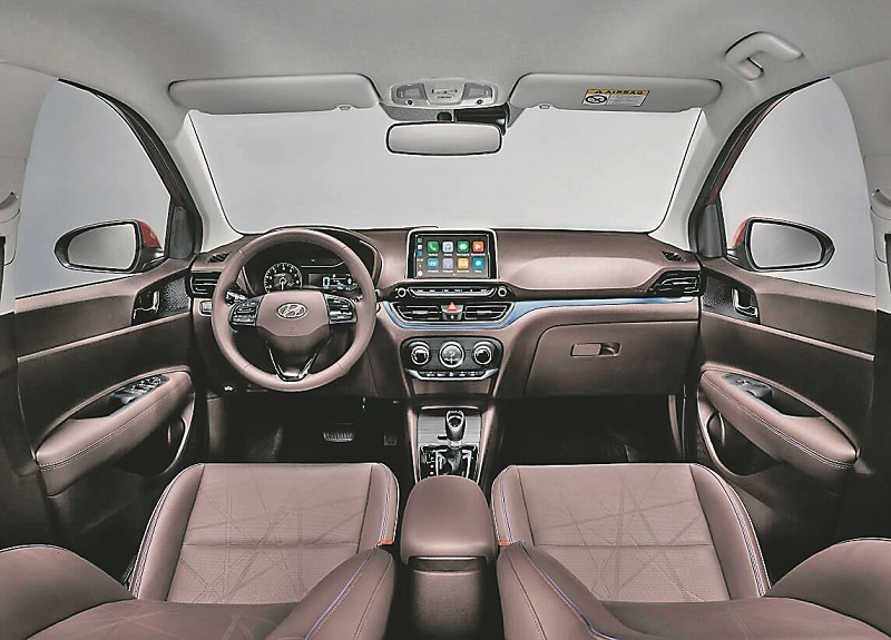 Por dentro, central multimídia com tela flutuante equipa o modelo (Foto: Assessoria Hyundai)