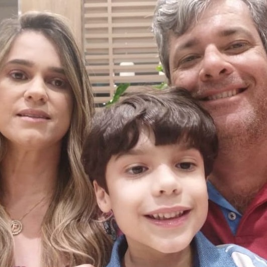 Fabrício Caus com a mulher, Fernanda Pereira e o filho Lorenzo (Foto: Reprodução/ Redes sociais)