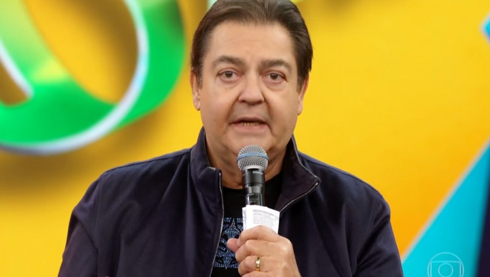Fausto Silva decidiu mencionar a morte de Gugu Liberato antes de começar o quadro
