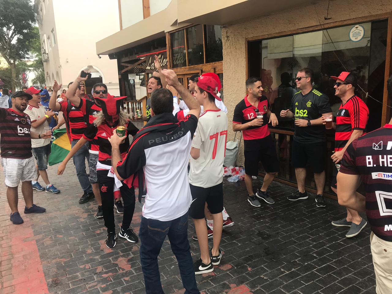 Torcedores do Flamengo nas ruas de Lima (Foto: Divulgação)