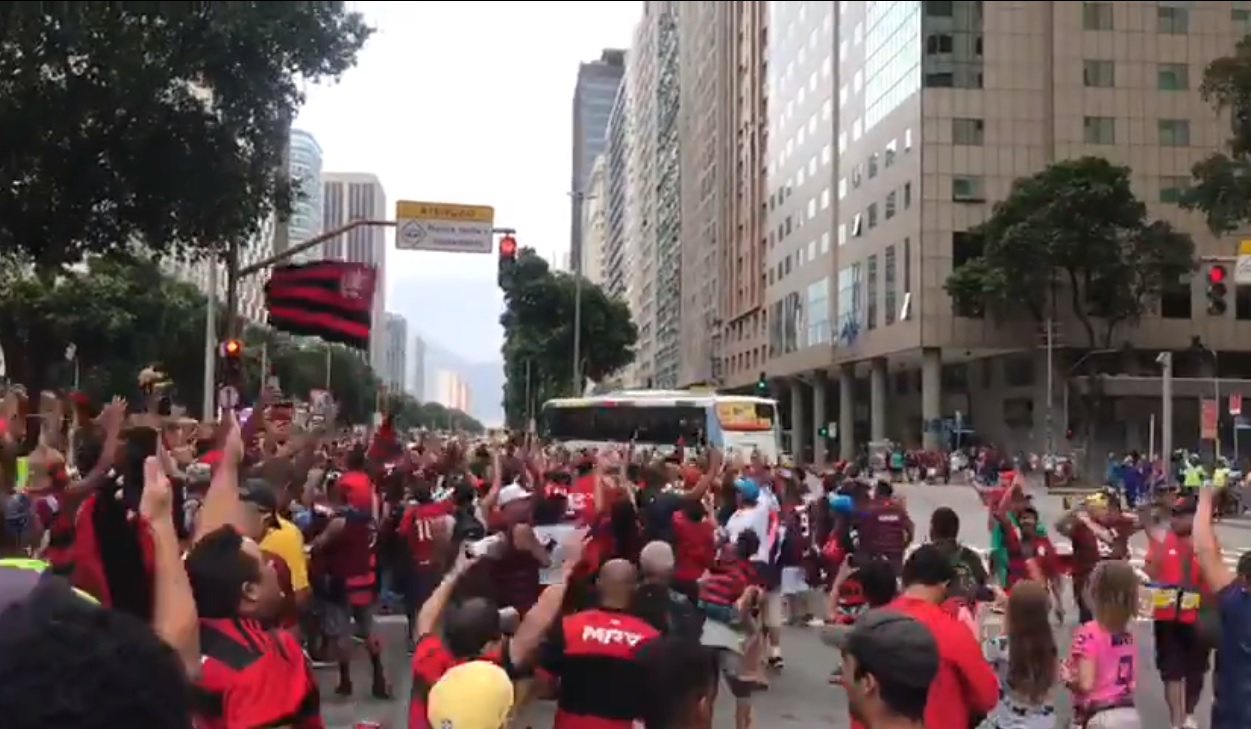 Festa da torcida no Rio de Janeiro (Foto: Reprodução/Twitter/@Flamengo)