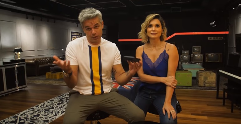 O casal na estreia do canal Otalab (Foto: Reprodução/ YouTube Otaviano)